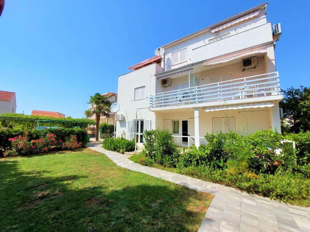 Apartments Neva & Neva Beach House Срима Екстериор снимка