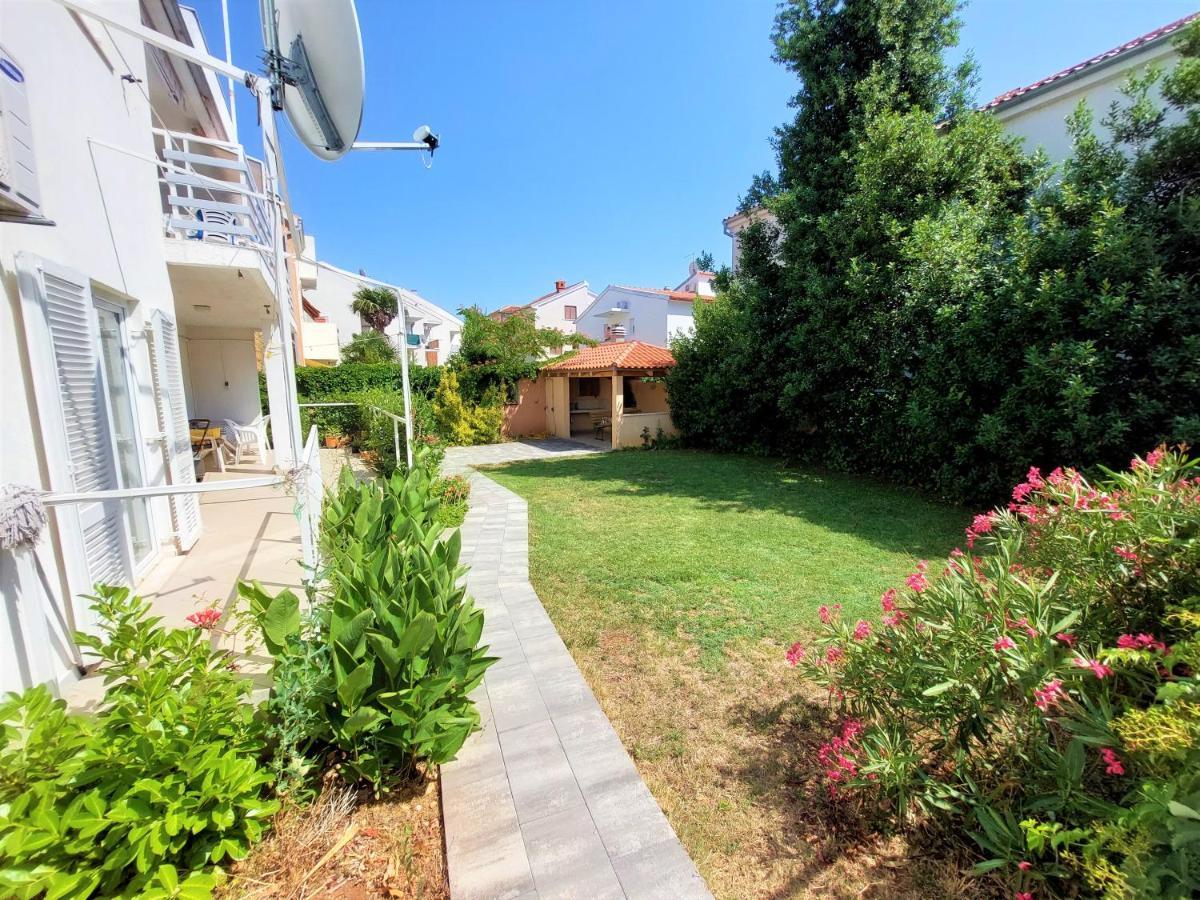 Apartments Neva & Neva Beach House Срима Екстериор снимка